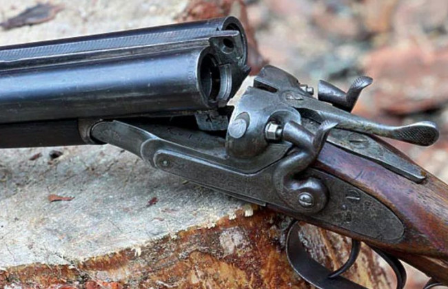 Под Киевом мужчина с ружьем стрелял и угрожал людям