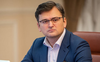 Українці не зможуть повноцінно їздити за кордон до кінця вакцинації, – Кулеба