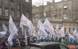 В центрі Києва – протест: перекрили Інститутську