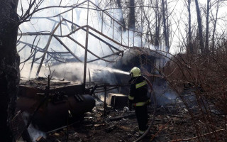 В Киеве горели дачные домики на воде
