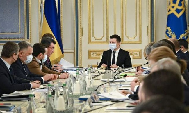 СНБО может ввести санкции против украинцев, которые возят водку и сигареты с Донбасса