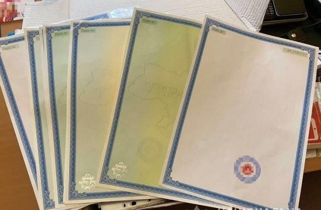 В Киеве злоумышленники выдавали поддельные сертификаты для растаможки авто