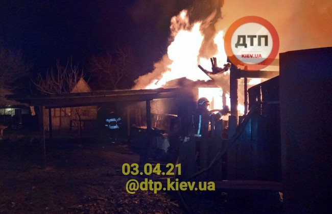В Дарницком районе столицы сгорел дом: подробности