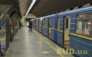 В Киеве опустело метро: что происходит в понедельник, фоторепортаж