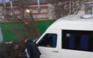 Серьезное ДТП под Киевом: пьяный водитель микроавтобуса едва не снес жилой дом