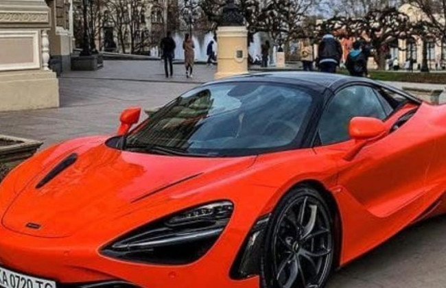 В Украине заметили кортеж на один миллион долларов