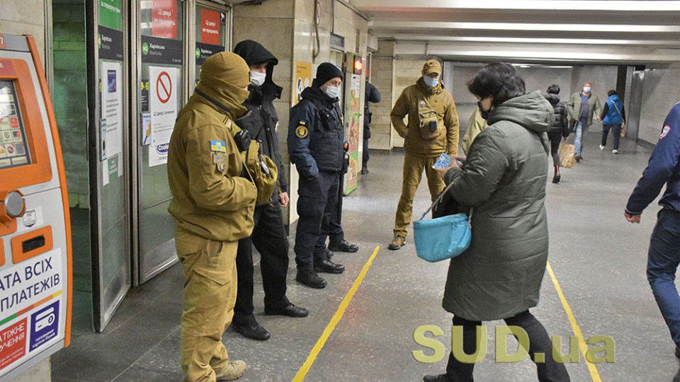 У Зеленского раскритиковали ситуацию со спецпропусками и призвали людей уйти на «удаленку», фото