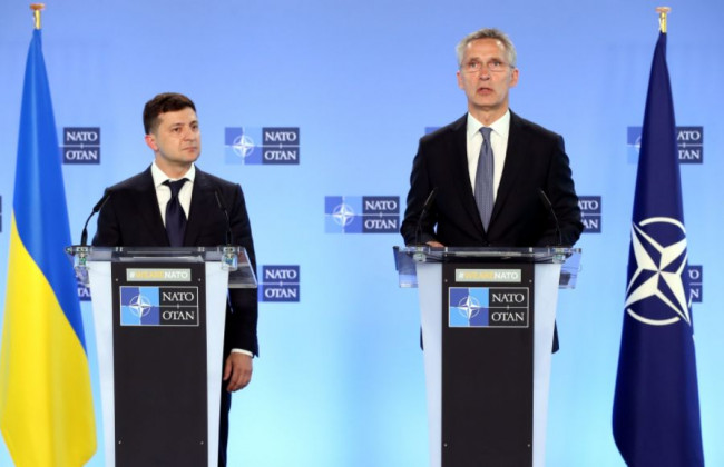 Зеленский сообщил Генсеку НАТО о стягивании Россией войск к границам Украины и повышении их готовности к наступательным действиям