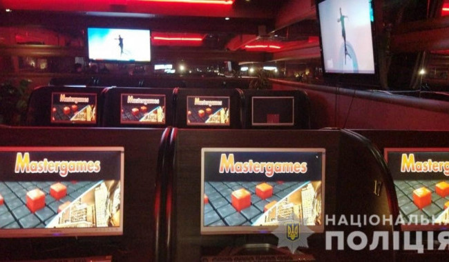 В Винницкой области в ресторане накрыли подпольное казино, фото