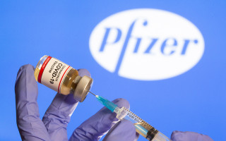 Украина заключила контракт с Pfizer на 10 млн доз вакцин против коронавируса