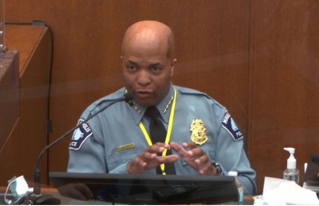 Начальник полиции Миннеаполиса свидетельствует о нарушении Човеном политики при аресте Джорджа Флойда