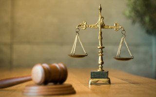 Стаття 105 КК: коли суд звільняє неповнолітнього від покарання із застосуванням заходів виховного характеру