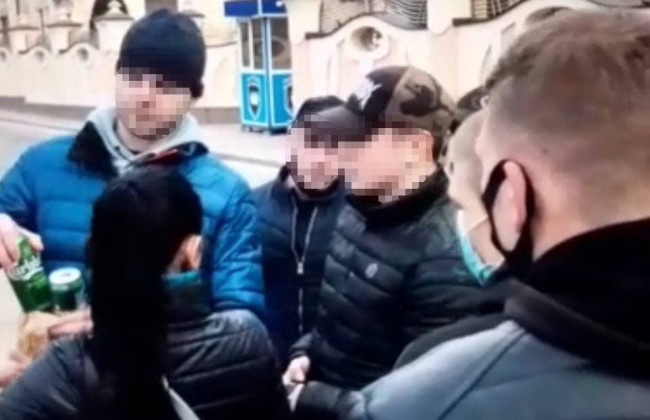 В Киеве радикалы из России побили прохожих