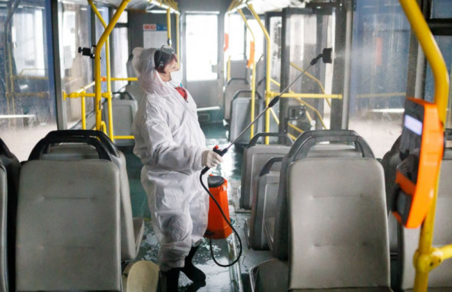 В Киеве усиленно дезинфицируют общественный транспорт, фото