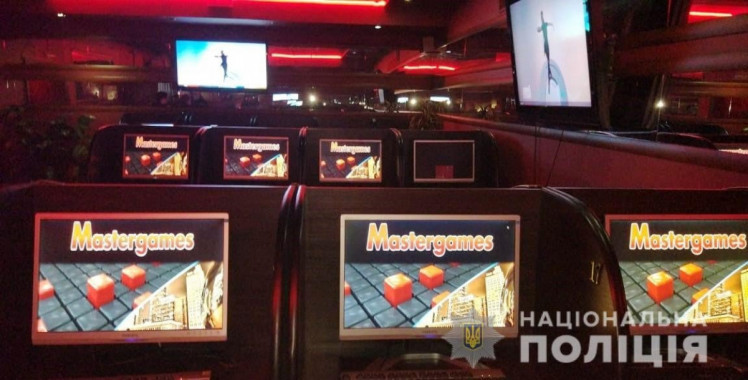 В Винницкой области в ресторане накрыли подпольное казино, фото