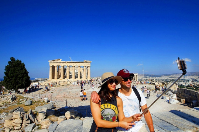 Греция планирует впустить туристов с 14 мая: есть условие