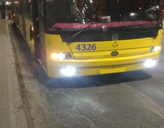 «Нерви здають у людей!»: кияни штурмують тролейбуси