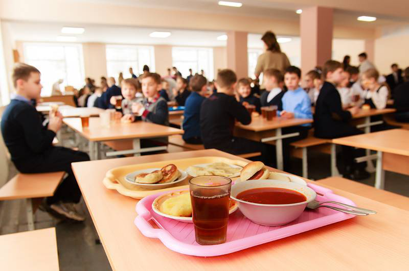 Чи введуть в школах безкоштовне харчування для учнів
