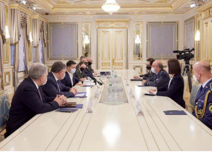 Зеленський провів зустріч із головою Військового комітету НАТО