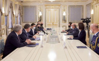 Зеленський провів зустріч із головою Військового комітету НАТО