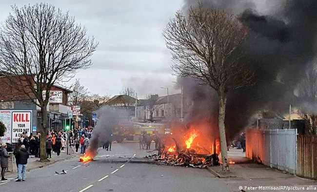 Як через можливе порушення карантину у Белфасті майже тиждень тривають сутички