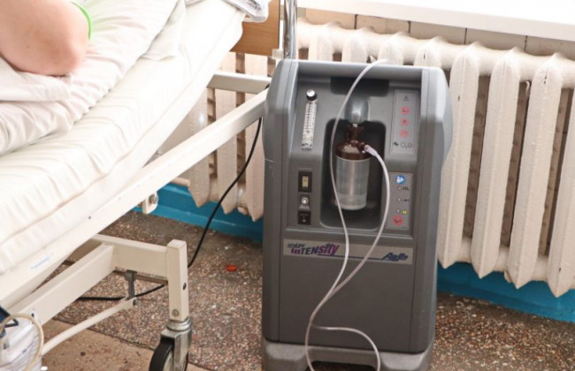Соседка по палате отключила пациентке кислородный концентратор, «потому что мешал спать»
