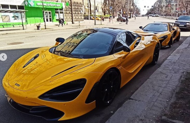 В Киеве заметили два ярких суперкара McLaren