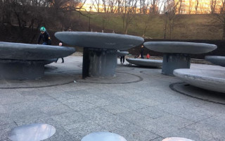 В столичном парке рушится новый фонтан, который даже не успели включить: фото