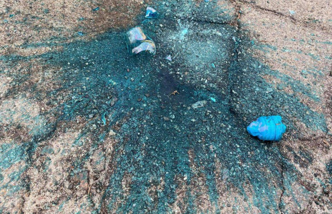 Київське КП закидали лампочками із зеленкою