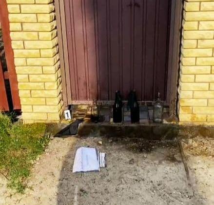 В Киеве чиновнику домой подбросили бутылки с «коктейлем Молотова»