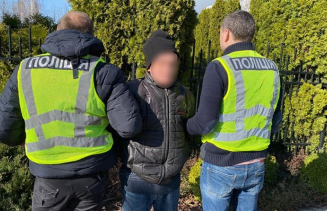 Под Киевом грабитель с ножом напал на двух детей