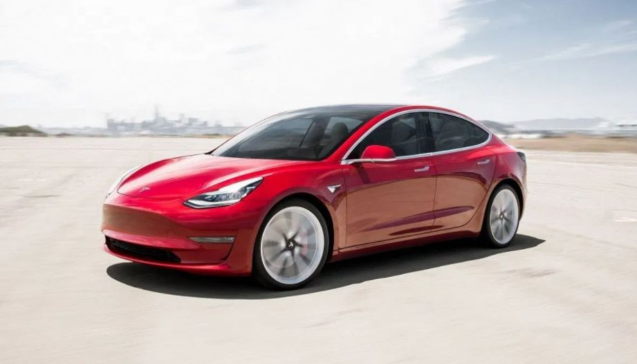 Tesla продолжает доминировать на рынке электромобилей