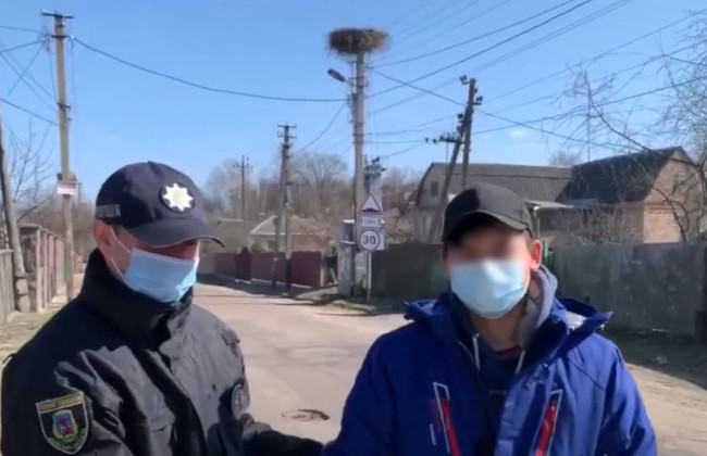 Под Киевом мужчина ради развлечения застрелил аиста, видео