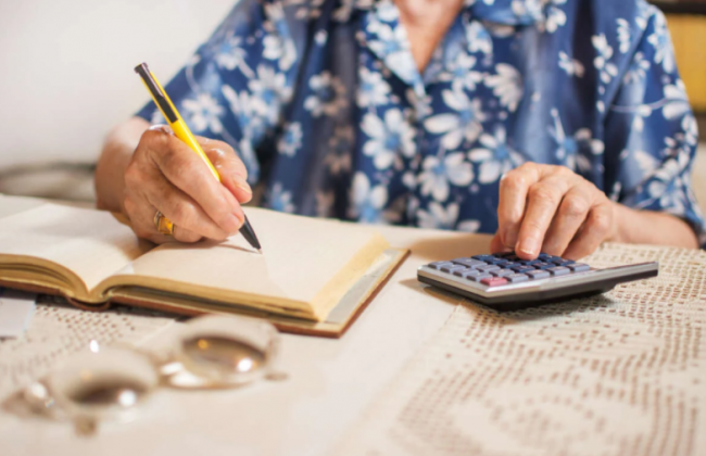 Як перевести отримання пенсійних виплат на банківську картку