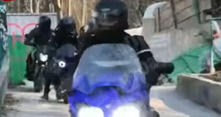 Киевлян возмутили мотоциклисты в парке, видео