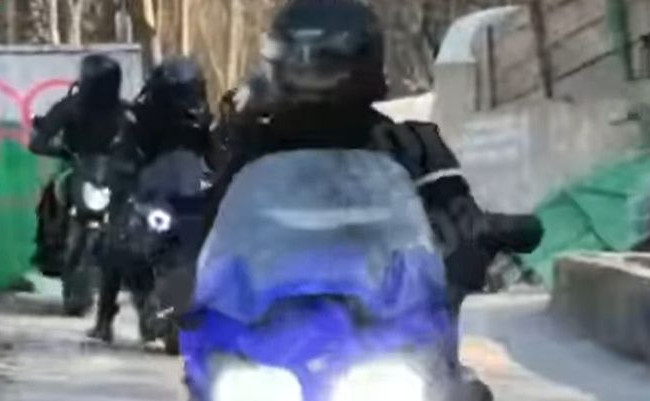 Киевлян возмутили мотоциклисты в парке, видео