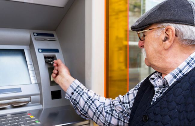 Какими могут быть последствия передачи банкам функций по выдаче пенсий