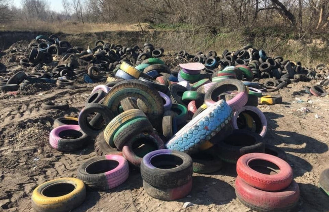 Кінець декору радянської доби: боротьба влади Києва з гумовими шинами виявилася фейком, фото