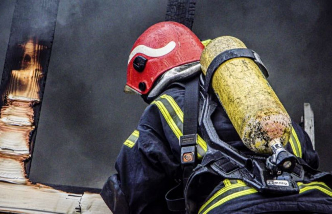 В Киеве вспыхнул серьезный пожар в частном доме