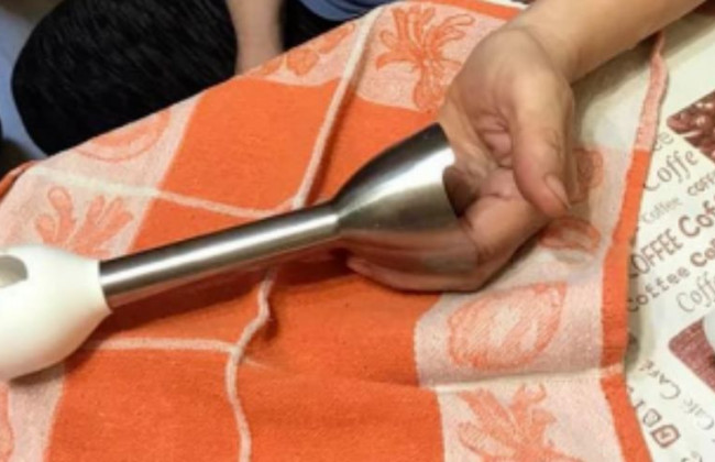 В Киеве спасали женщину, которая засунула пальцы в насадку блендера: фото