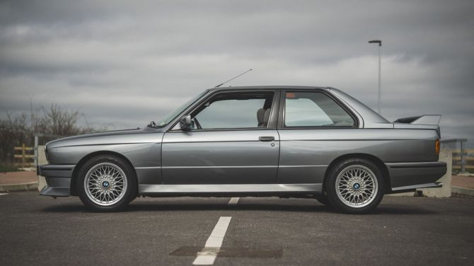 На аукцион выставили редкую 33-летнюю BMW M3