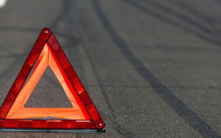 Серьезное ДТП в столице: на «зебре» столкнулись такси Uber и Mazda, видео