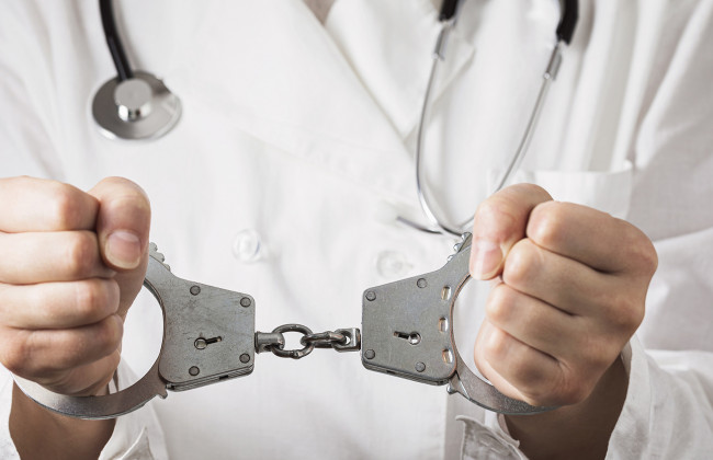 Вимагали гроші при видачі тіла померлих від COVID-19: у Києві затримали лікарів моргу