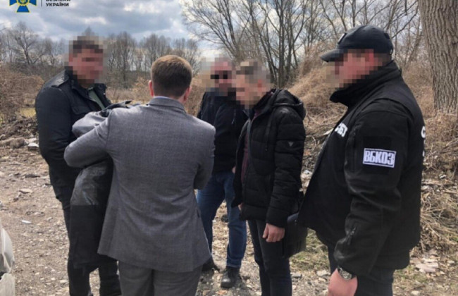 Полицейский на авто сбил коллег, которые пытались задержать его за взятку