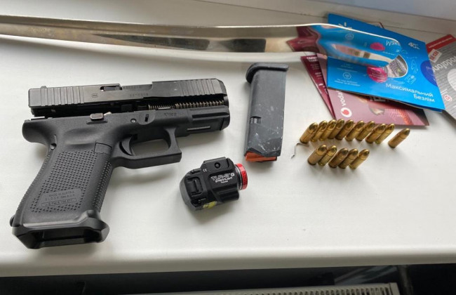 Контрабанда вогнепальної зброї із США: правоохоронці затримали учасника групи