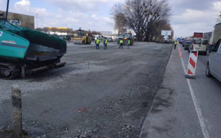 У Києві ремонтують Кільцеву дорогу: встановлять шумозахисні екрани та облаштують велодоріжку, фото
