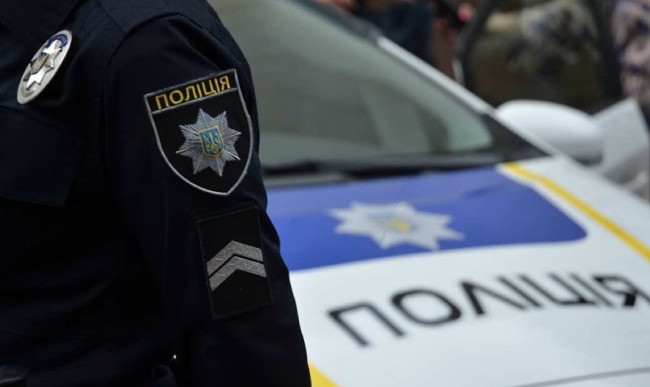 Під Києвом крадій намагався «купити» поліцейського за 1 тисячу доларів: подробиці