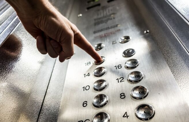 Стало известно, за чей счет отремонтируют лифты в многоэтажках Киева