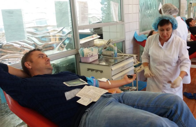 Кров для діток: працівники апарату Дніпропетровського окружного адмінсуду стали донорами, фото