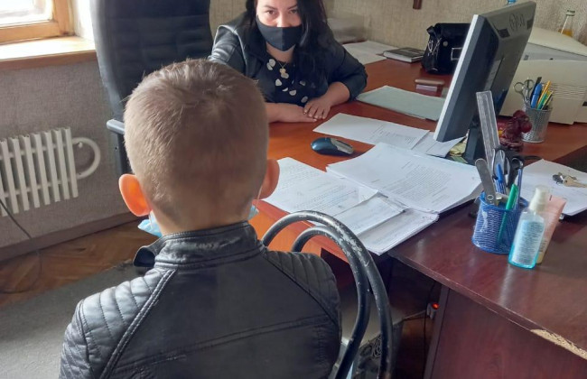 У Харкові поліцейські викрили учня, причетного до зриву дистанційного навчання